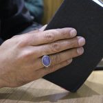 انگشتر عقیق کبود یمنی نقره مردانه طرح هشام - Image 4