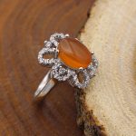 انگشتر عقیق سرخ یمنی نقره زنانه طرح نیلوفر - Image 3