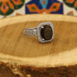 انگشتر عقیق مشکی نقره زنانه طرح بیتا + حرز امام جواد (ع) + آیت الکرسی - Image 2