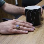 انگشتر عقیق کبود یمنی نقره مردانه طرح یا علی مدد - Image 4