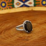 انگشتر عقیق مشکی نقره زنانه طرح ثریا + حرز امام جواد (ع) + آیت الکرسی - Image 2