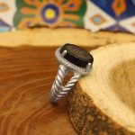 انگشتر عقیق مشکی نقره زنانه طرح ثریا + حرز امام جواد (ع) + آیت الکرسی - Image 3
