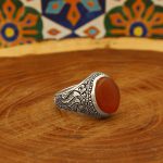 انگشتر عقیق سرخ یمنی نقره مردانه دست ساز طرح قلم زنی مینیاتوری غالب - Image 3