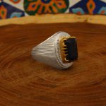 انگشتر یاقوت کبود الماس تراش نقره مردانه دست ساز طرح دور طلایی قوام - Image 3