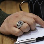 انگشتر یاقوت سرخ الماس تراش نقره مردانه طرح قدیم - Image 4