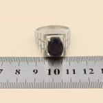 انگشتر یاقوت کبود الماس تراش نقره مردانه دست ساز طرح هاشم - Image 4