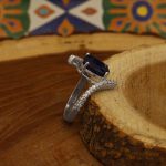 انگشتر یاقوت کبود الماس تراش نقره زنانه طرح فائزه - Image 2