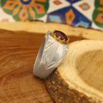 انگشتر یاقوت سرخ الماس تراش نقره مردانه دست ساز طرح حُسن - Image 2