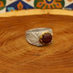 انگشتر یاقوت سرخ الماس تراش نقره مردانه دست ساز طرح حُسن - Image 3