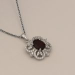 گردنبند گارنت الماس تراش نقره زنانه طرح بابونه - Image 3