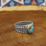 انگشتر فیروزه نیشابوری نقره مردانه دست ساز طرح دورطلایی رهیار - Image 3