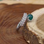 انگشتر عقیق سبز نقره زنانه طرح طنین - Image 2