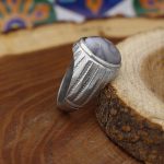 انگشتر عقیق باباقوری نقره مردانه دست ساز طرح قباد + حرز امام جواد (ع) - Image 2