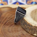 انگشتر عقیق مشکی نقره مردانه طرح قربان - Image 3