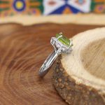 انگشتر زبرجد الماس تراش نقره زنانه طرح روا - Image 2