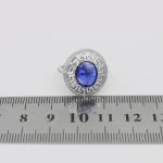 انگشتر یاقوت کبود الماس تراش نقره زنانه طرح ورساچه - Image 4