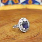 انگشتر یاقوت کبود الماس تراش نقره زنانه طرح ورساچه - Image 2