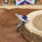 انگشتر یاقوت کبود الماس تراش نقره زنانه طرح فوزیه - Image 3