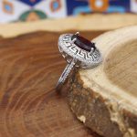 انگشتر گارنت نقره زنانه طرح ورساچه - Image 2