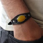 دستبند نقره چرم طبیعی مشکی طرح انتظار با نگین عقیق شرف الشمس + حکاکی - Image 5