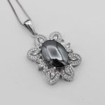 گردنبند حدید صینی زنانه نقره طرح قمرتاج + حکاکی - Image 3