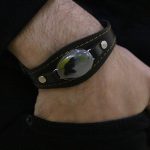 دستبند حدید نقره چرم طبیعی مشکی طرح سالار + حکاکی - Image 4