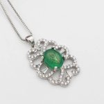 گردنبند عقیق سبز نقره زنانه طرح شاپرک + حکاکی آیه من یتق الله - Image 2