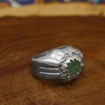 انگشتر زمرد الماس تراش نقره مردانه دست ساز طرح جهان - Image 3
