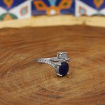 انگشتر یاقوت کبود الماس تراش نقره زنانه طرح عارفه - Image 2