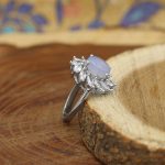 انگشتر عقیق کبود یمنی نقره زنانه طرح رویا - Image 2