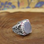 انگشتر عقیق کبود یمنی نقره مردانه دست ساز طرح رادین + 12 قطعه یاقوت سرخ - Image 2