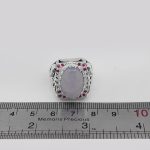 انگشتر عقیق کبود یمنی نقره مردانه دست ساز طرح رادین + 12 قطعه یاقوت سرخ - Image 4