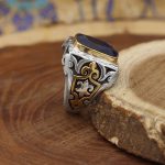 انگشتر یاقوت کبود الماس تراش نقره مردانه دست ساز طرح اردیبهشت - Image 3