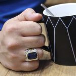 انگشتر یاقوت کبود الماس تراش نقره مردانه دست ساز طرح اردیبهشت - Image 5