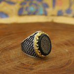 انگشتر عقیق مشکی نقره مردانه طرح مالک + حرز امام جواد (ع) + آیت الکرسی - Image 3