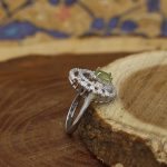 انگشتر زبرجد الماس تراش نقره زنانه طرح نرجس - Image 3