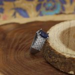 انگشتر یاقوت کبود الماس تراش نقره زنانه طرح فرح 2 - Image 2