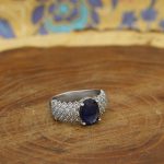 انگشتر یاقوت کبود الماس تراش نقره زنانه طرح فرح 2 - Image 3