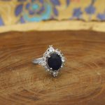 انگشتر یاقوت کبود الماس تراش نقره زنانه طرح مهری - Image 2