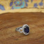 انگشتر یاقوت کبود الماس تراش نقره زنانه طرح تی تی - Image 2