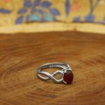 انگشتر عقیق سرخ نقره زنانه طرح نرگس - Image 2