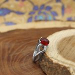 انگشتر عقیق سرخ نقره زنانه طرح نرگس - Image 3