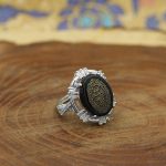 انگشتر عقیق مشکی نقره زنانه طرح سعیده + حرز امام جواد (ع) + آیت الکرسی - Image 2