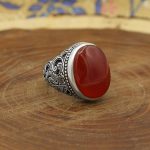 انگشتر عقیق سرخ یمنی نقره مردانه دست ساز طرح قلم زنی مینیاتوری طهماسب - Image 3