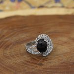 انگشتر عقیق مشکی نقره زنانه طرح لطیفه - Image 2