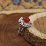 انگشتر عقیق سرخ نقره زنانه طرح ملکه - Image 2