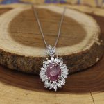 گردنبند یاقوت سرخ الماس تراش نقره زنانه طرح رکسانا - Image 2