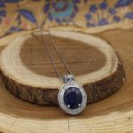 گردنبند یاقوت کبود الماس تراش نقره زنانه طرح دیانا - Image 2