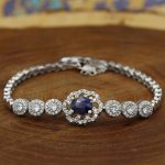 دستبند یاقوت کبود الماس تراش نقره زنانه طرح شریفه - Image 3