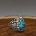 انگشتر فیروزه نیشابوری دست ساز نقره مردانه طرح قلم زنی فاخر شهاب - Image 3